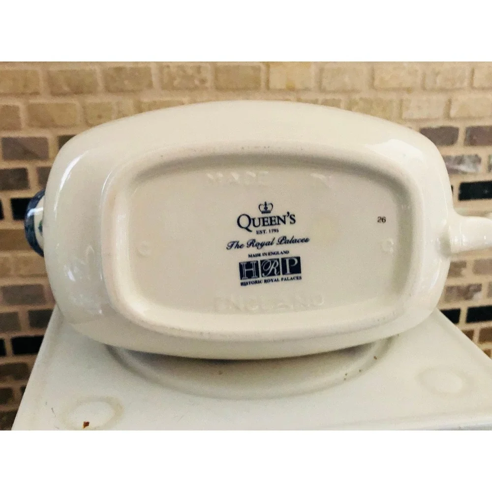The Royal Palaces by‎ Rosina-Queens Gravy Boat White with Blue Cherub Design